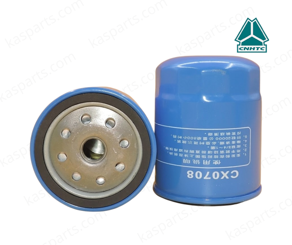 Une photo de produit montrant deux filtres à gasoil rotatifs (spin-on) bleus, modèle CX0708. L'un des filtres est posé verticalement, montrant les instructions d'utilisation et le numéro de modèle, tandis que l'autre est incliné pour révéler la base de montage métallique avec son joint d'étanchéité en caoutchouc noir et ses orifices d'admission. L'image comprend le logo CNHTC et des filigranes "kasparts.com".
